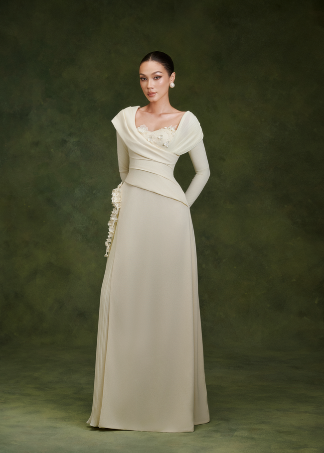 LARMES Maha long-sleeve dress in cream – front view, full length