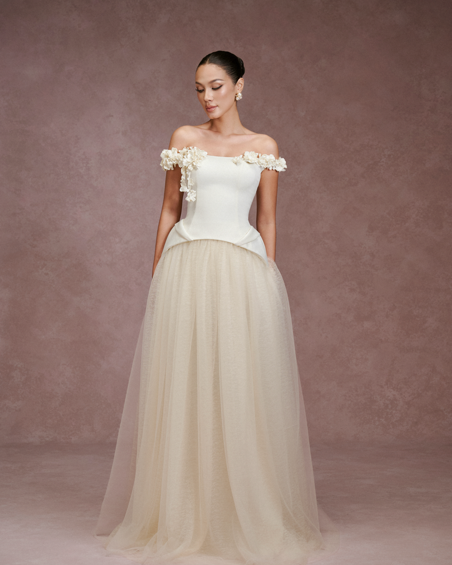 LARMES Zeen corset tulle dress in ivory – front view, full length