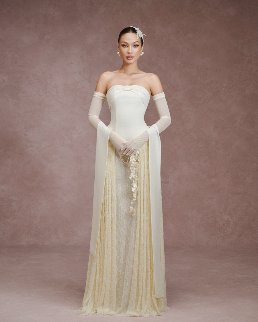 LARMES Roya corset lace dress in ivory – front view, styled with opera gloves and headpiece