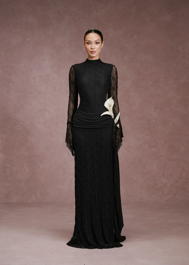 LARMES Pari lace maxi dress in black – front view, full length with calla lily accent