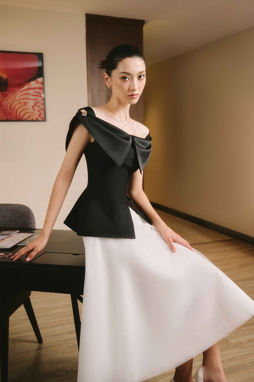 Oasis Slit Off - Shoulder Twill Top - LARMES