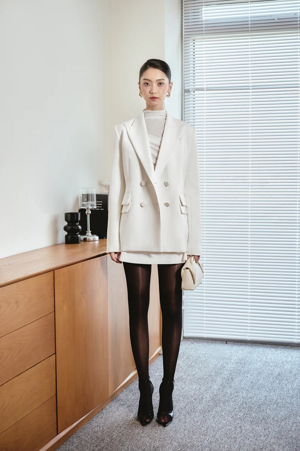 Stella Straight Peak Lapel Wool Blazer - LARMES